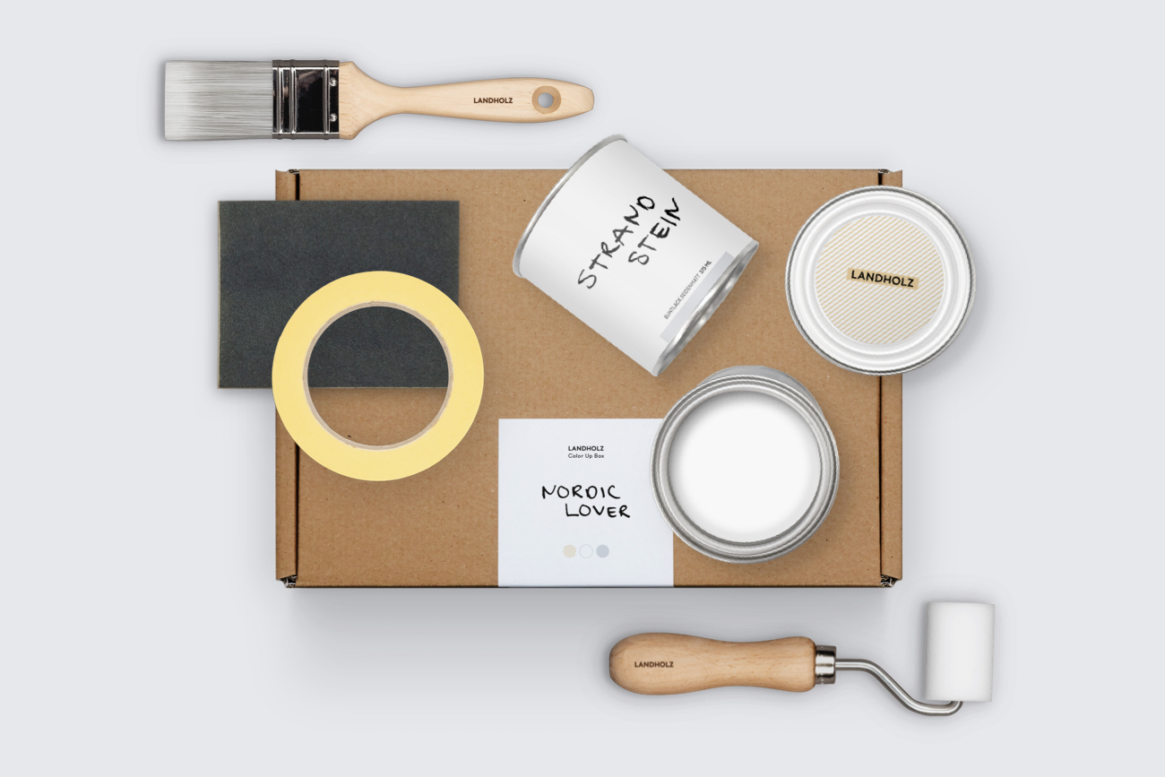 Skandinavisch Holzmöbel streichen mit hochwertiger Holzfarbe und Pinsel