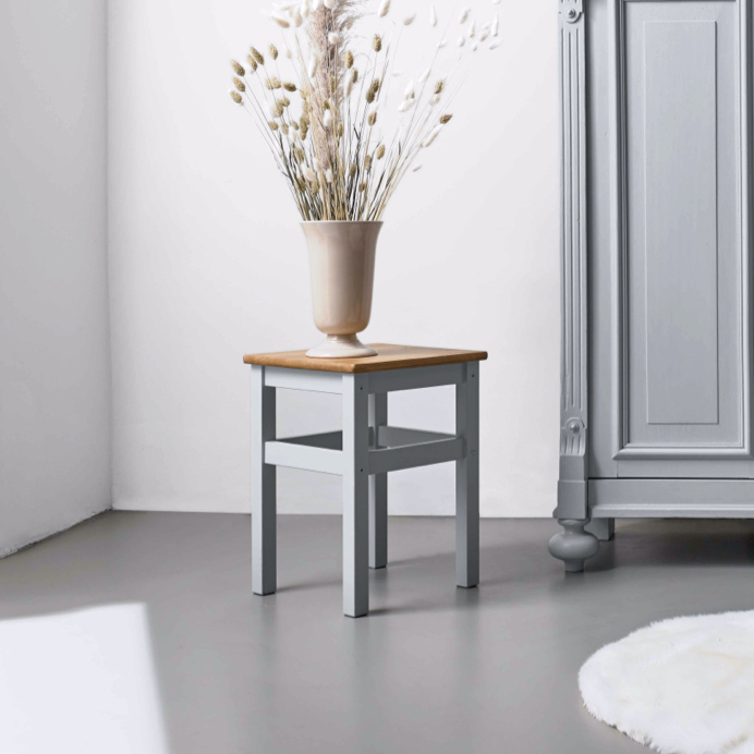 Kleine Hocker streichen und DIY-Pflanzenständer im Skandi Stil upcyclen