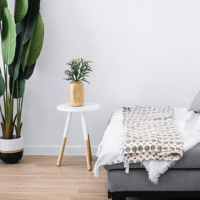 Skandinavische Hocker streichen und Möbel aus Holz weiß streichen, für Skandi Stil, Skandi-Boho oder Japandi-Möbel