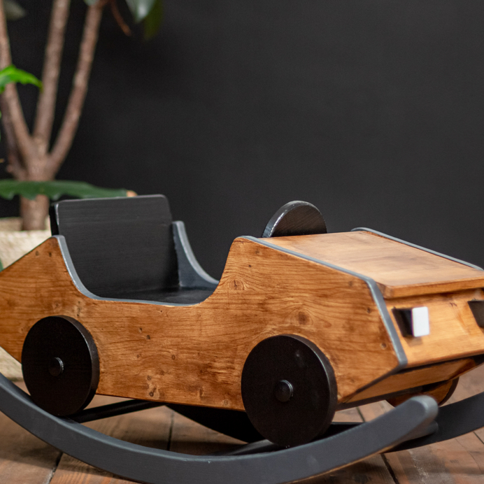 Möbel für Kinder mit Möbelfarbe im Industrial Design und hochwertiger Holzlasur für robuste Holzoberflächen