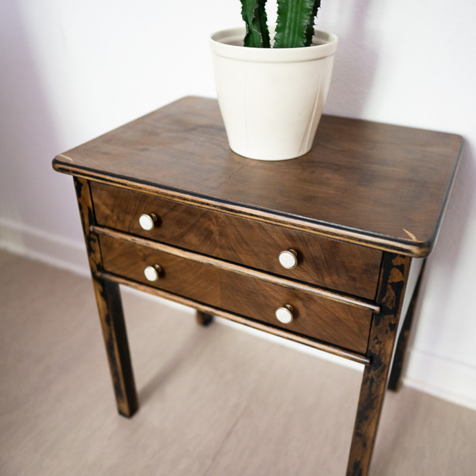 Beistelltisch für den Flur streichen, einfaches MakeOver für kleine Möbel