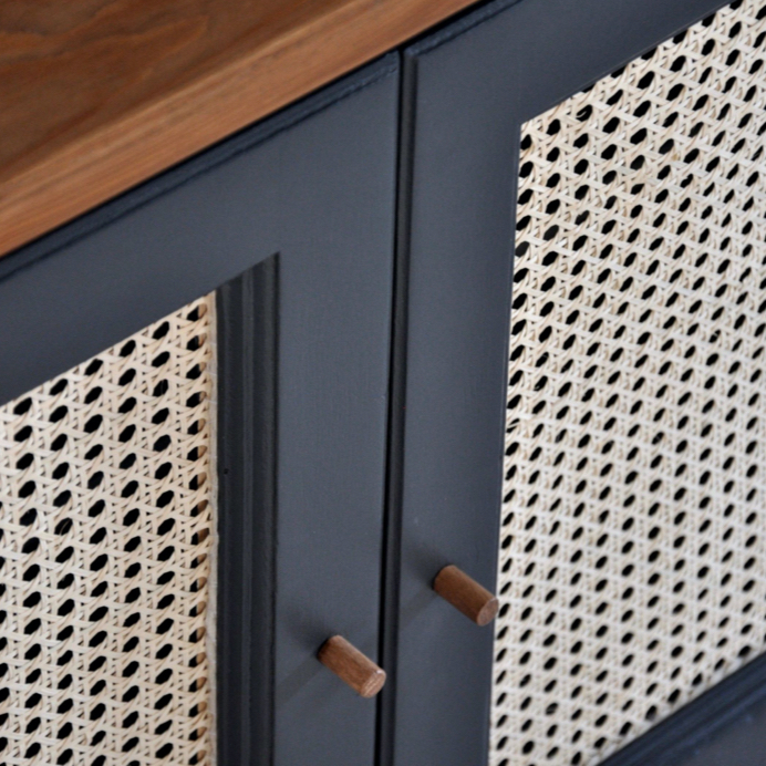 Schuhschrank upcyclen mit Wiener Geflecht selbst Möbel aufbereiten und Wiener Geflecht meets Industrial Design mit Möbelfarbe in anthrazit