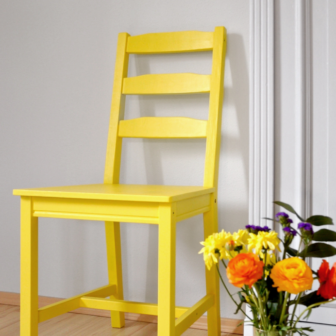 Möbel gelb streichen für frühlingshafte Einrichtungsideen für drinnen und draussen 