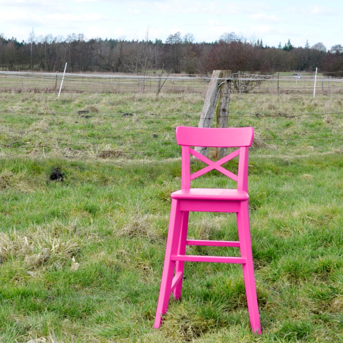 Mit Möbelfarbe Pitaya Stühle pink streichen für tropische und ausgefallene Wohnakzente