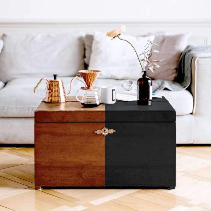 Alte Truhe streichen und Möbel zeitlos upcyclen für Design Blickfänger in der Altbauwohnung